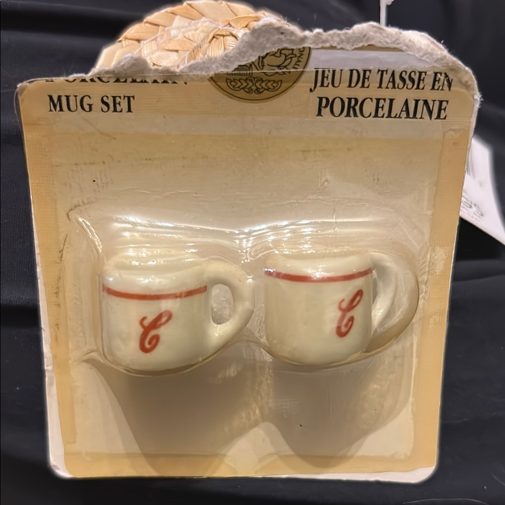 Porcelain Mug Set with Red Accent